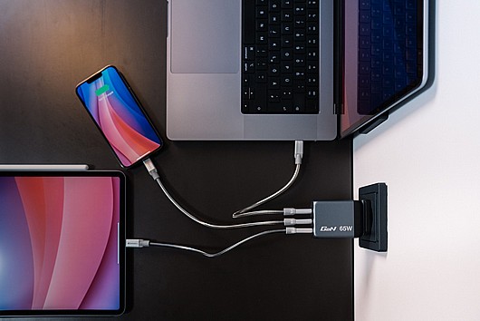 ����  ��� ����Energy BOOST PD CHARGER 20W DUAL
