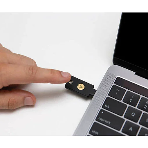 ���� ����� ������ YubiKey 5C NFC