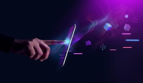 נגיעה בסמראטפון